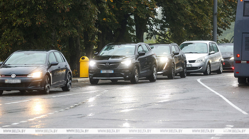 About 3,000 cars backed up at Belarus’ border waiting to enter Poland after long weekend