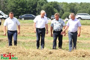 Старшыня Палаты прадстаўнікоў,
упаўнаважаны прадстаўнік кіраўніка дзяржавы ў Віцебскай вобласці Ігар Сергяенка наведаў з рабочым візітам Шаркаўшчынскі раён