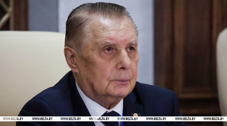 Лукашенко попросил Валентина Сукало "не уходить далеко от Верховного Суда"