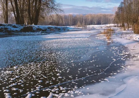 Весенний лёд беспечности не прощает!
