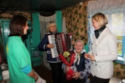 Поздравили долгожителей