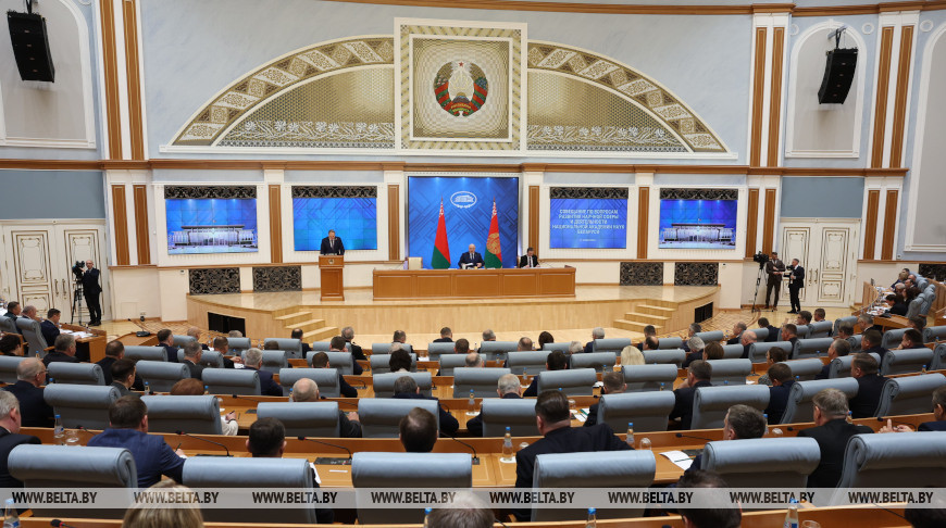 Лукашенко поручил до 1 января внести ему согласованные предложения по совершенствованию научной сферы 