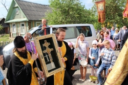 Шаркаўшчынскія вернікі ўрачыста сустрэлі Крыж Ефрасінні Полацкай