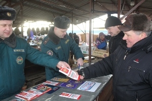 Профилактическое мероприятие с гражданами на центральном рынке г.п.Шарковщина