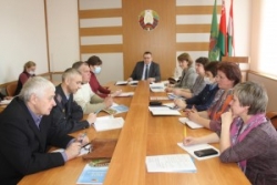 У райвыканкаме адбылася нарада, на якой разгледзелі асноўныя накірункі ідэалагічнай работы сельгасарганізацый раёна