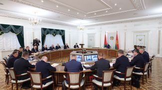 Техника, кадры и надежность сушильного хозяйства. Лукашенко назвал главные условия успеха уборочной