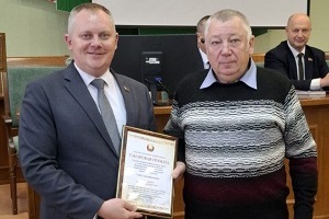 Сергей Кашмило вручил Почетную грамоту райисполкома водителю автобуса Юрию Алехновичу