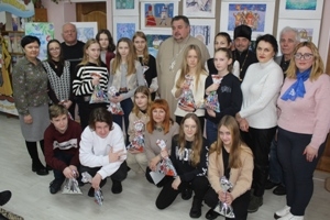 В детской библиотеке проводится выставка рисунков учащихся художественного отделения Шарковщинской детской школы искусств