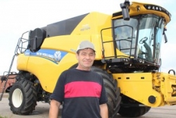 Ёсць першы «тысячнік»! Ім стаў камбайнер Юрый Ардынскі з ААТ «Даватарскі»
