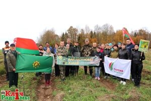 Шаркаўчане далучылася да акцыі "Дай лесу новае жыццё!"