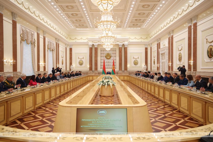 "Кто и как преподает историю, формирует экспозиции". Лукашенко о важности развития исторической науки 