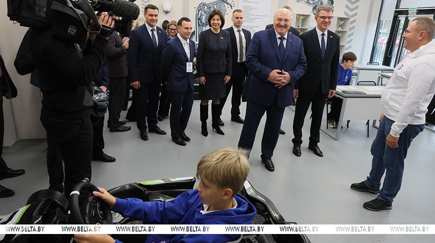 Lukashenko talks to young technicians, inventors, appreciates their R&D efforts