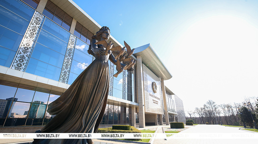 Ход пасяўной, кадравая работа і тэхніка для аграрыяў. Лукашэнка заслухаў даклад па Віцебскай вобласці